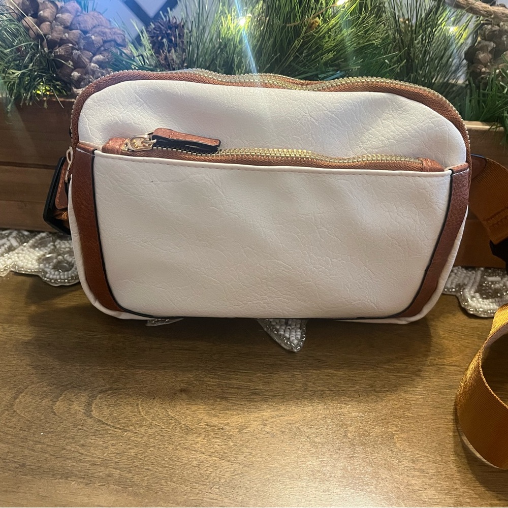 New without tags belt bag